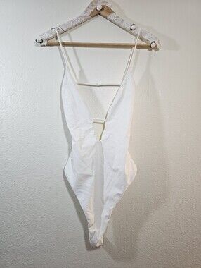 Tobi Catch Your Eye Plunging Monokini White Size Medium NWT
